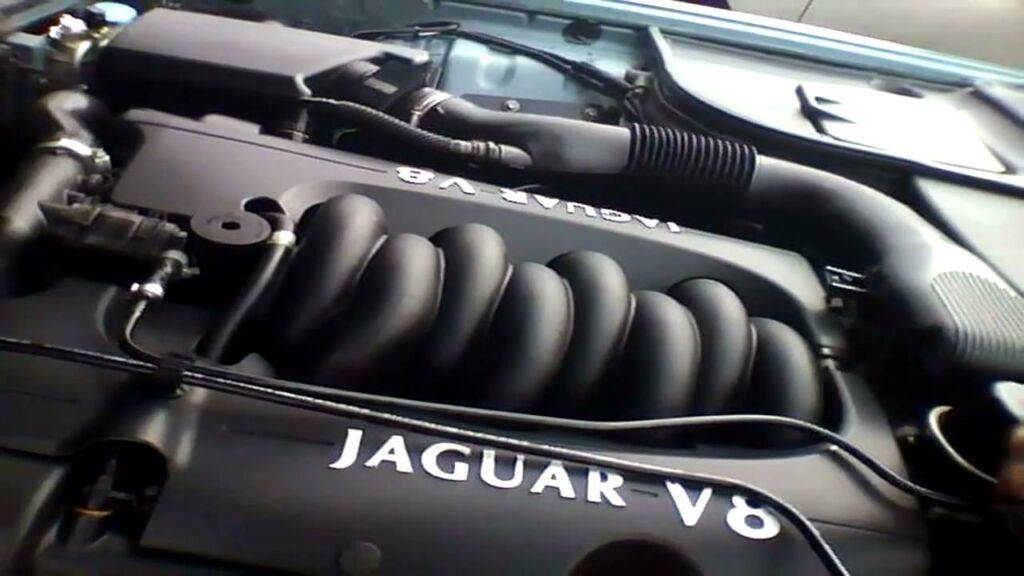 ¿Es bueno limpiar el motor de un coche? 8 motor jaguar