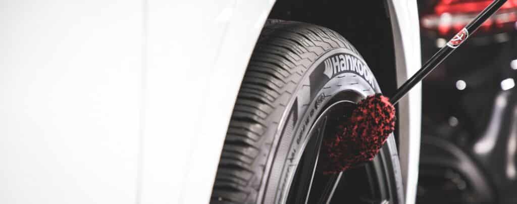 Cómo Hacer un buen Detailing: Guía Completa en 12 Pasos 15 limpiar rueda