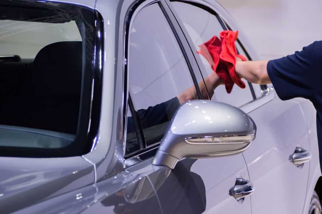 Cómo Hacer un buen Detailing: Guía Completa en 12 Pasos 25 limpiar cristal