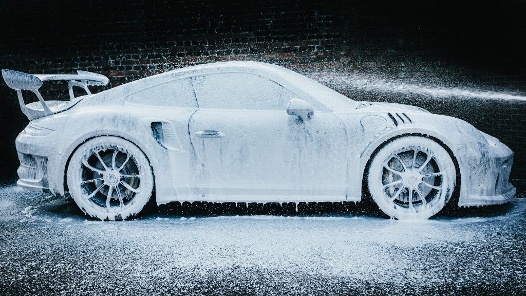 Cómo Hacer un buen Detailing: Guía Completa en 12 Pasos 17 snow foam porsche