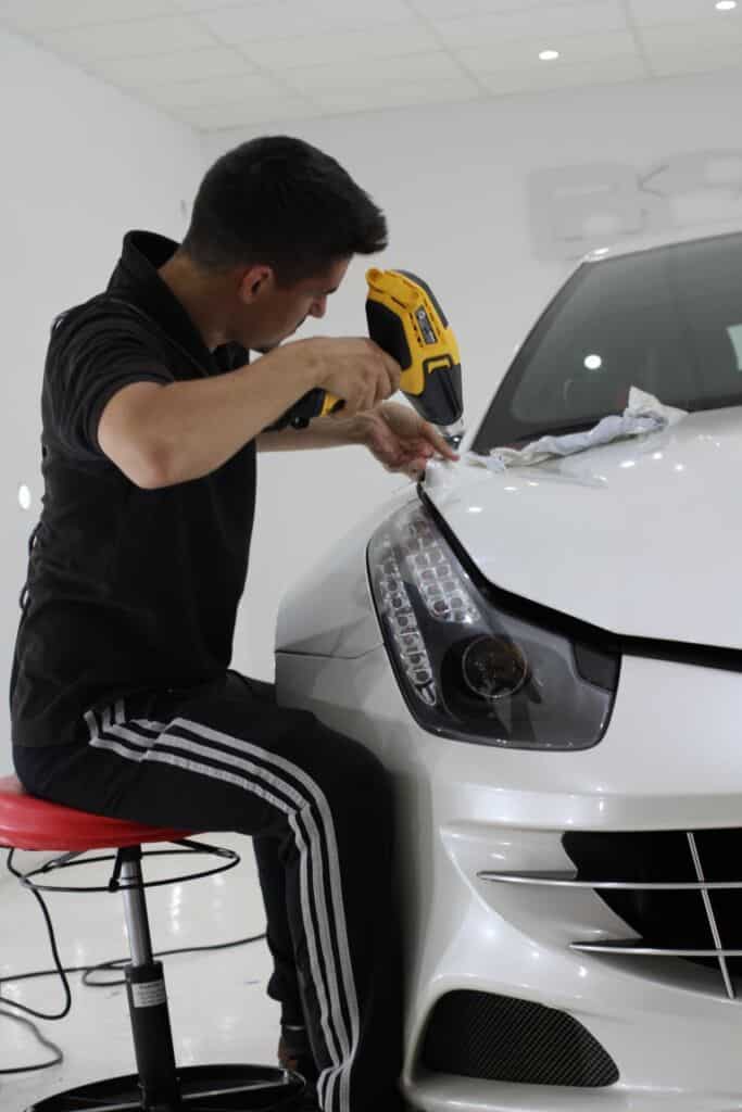 Quitando vinilo de un Ferrari FF 15 quitar vinilo coche