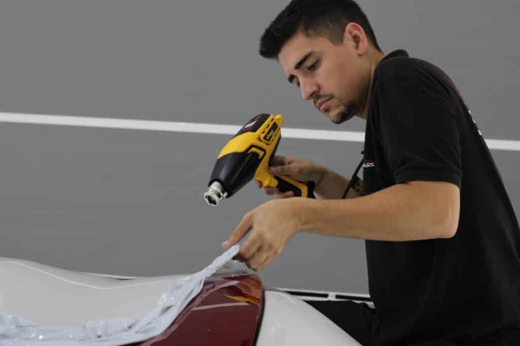 Quitando vinilo de un Ferrari FF 12 retirar vinilo coche