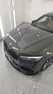 BMW Serie 7 con Kit Maxton Design en Fibra de Carbono 18 car wrapping%&paint protection film%