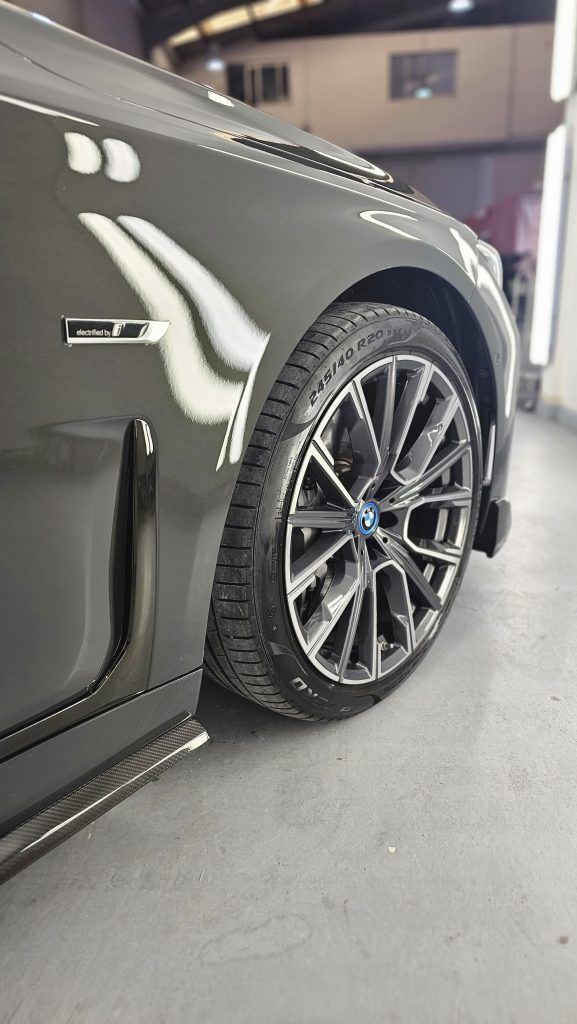 BMW Serie 7 con Kit Maxton Design en Fibra de Carbono 11 car wrapping%&paint protection film%